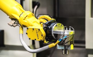 實(shí)施 工業(yè)4.0 戰(zhàn)略,將使從原材料變?yōu)楫a(chǎn)品的過(guò)程更加多產(chǎn)和高效